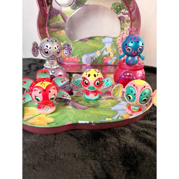 ZOOBLES METAL TIN CARRY CASE WITH 5 PETS AND 2 STANDS *READ* - Picture 2 of 4